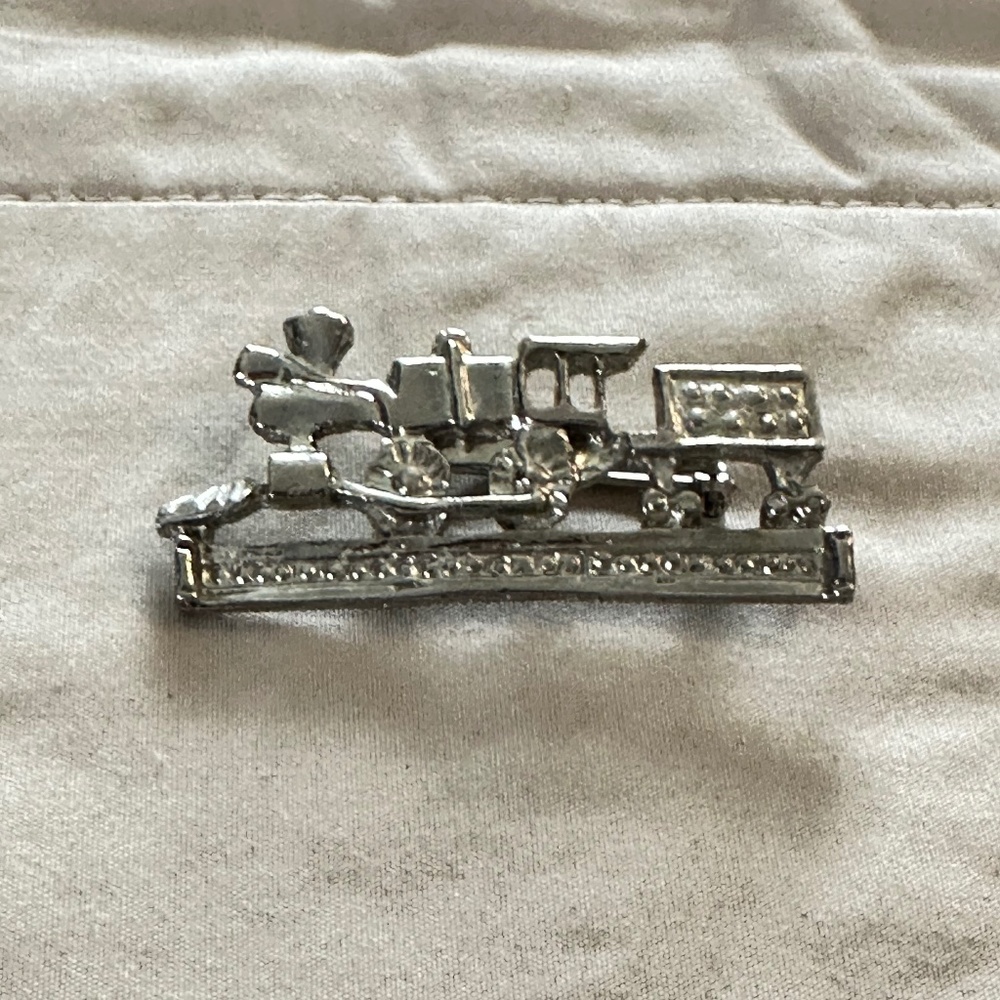 Silver steam train brooch - vintage